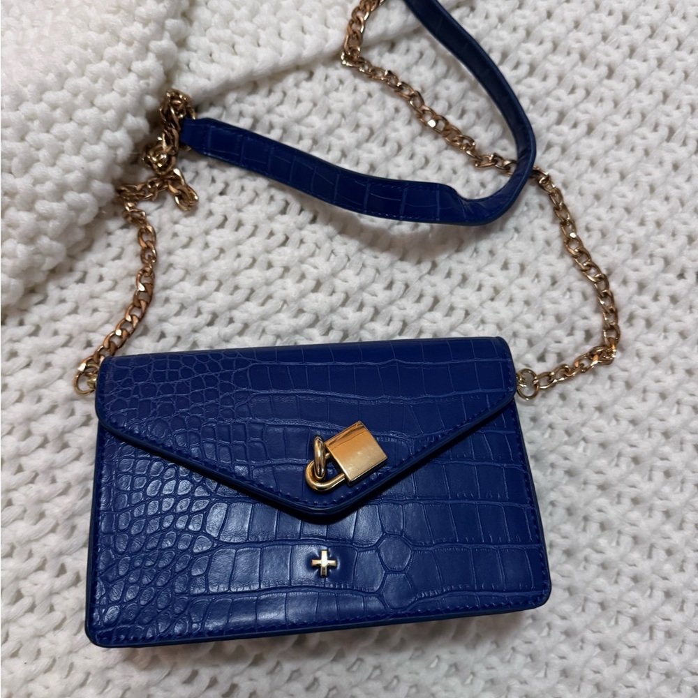 Elegant Blue Croc-Embossed Chain Bag